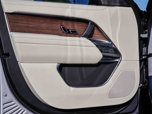 New 2026 Land Rover Range Rover SE image 21