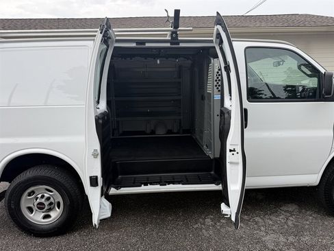Used 2022 GMC Savana 2500 w/ Chrome Appearance Package RWD image 24