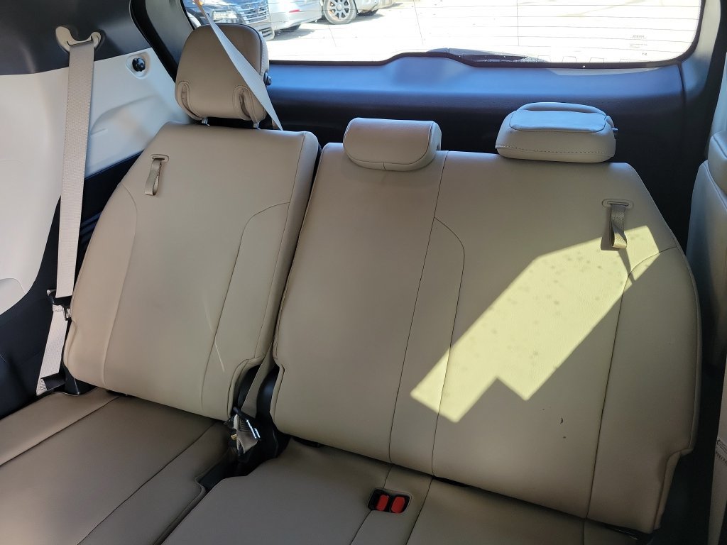 Certified 2021 Toyota Sienna XLE FWD image 22