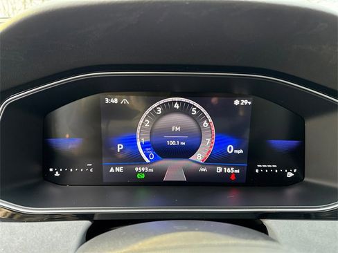 Certified 2025 Volkswagen Jetta SE w/ Sunroof Package image 15