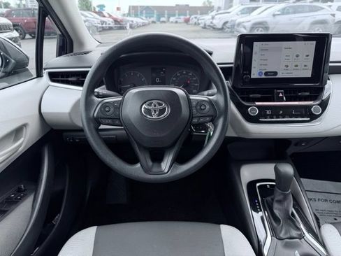 Used 2025 Toyota Corolla LE FWD image 24