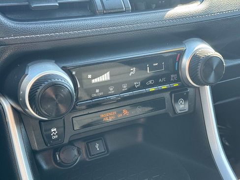 Used 2021 Toyota RAV4 LE image 23