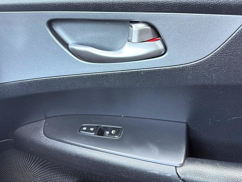 Used 2021 Kia Forte LXS FWD image 29