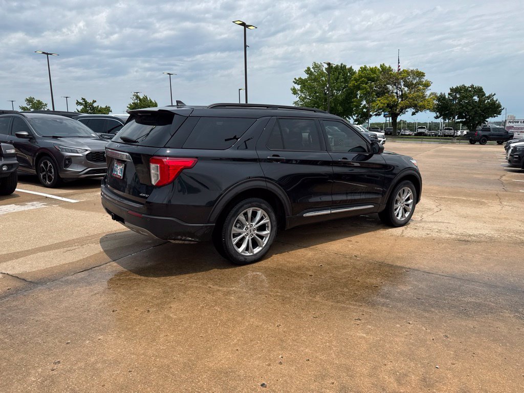 Used 2024 Ford Explorer XLT w/ Equipment Group 202A AWD/4WD image 4