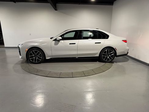 Used 2023 BMW 760i xDrive w/ Executive Package AWD/4WD image 17