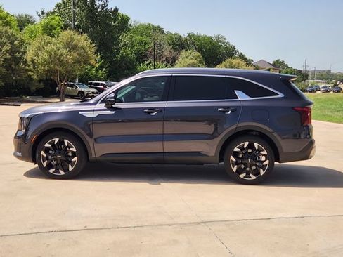 Used 2025 Kia Sorento EX FWD image 4