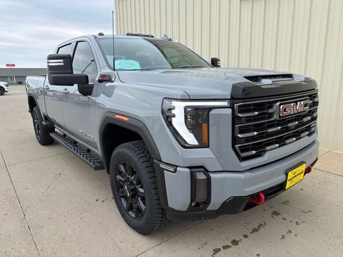 Used 2024 GMC Sierra 2500 AT4 w/ Technology Package AWD/4WD image 2