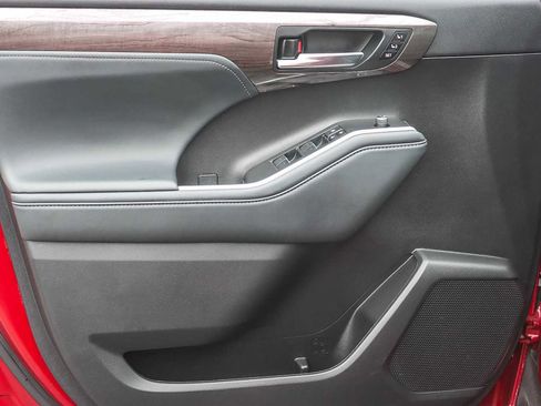 Used 2022 Toyota Highlander Limited image 21