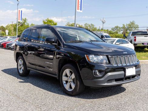 Used 2017 Jeep Compass Latitude AWD/4WD image 8
