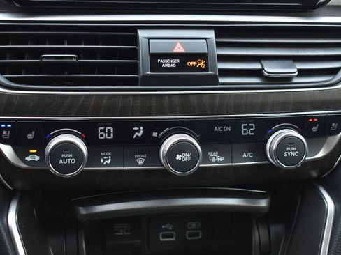 Used 2022 Honda Accord Touring image 9