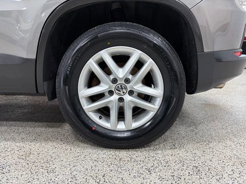 Used 2011 Volkswagen Tiguan S image 13