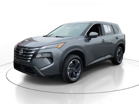 Used 2025 Nissan Rogue SV image 2