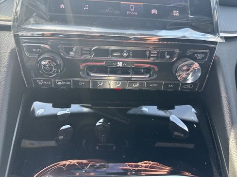 New 2025 Jeep Grand Cherokee Altitude image 33