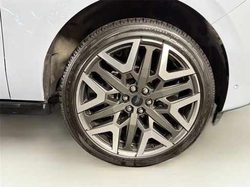 Used 2025 Ford Expedition Platinum w/ Platinum Ultimate Package AWD/4WD image 37
