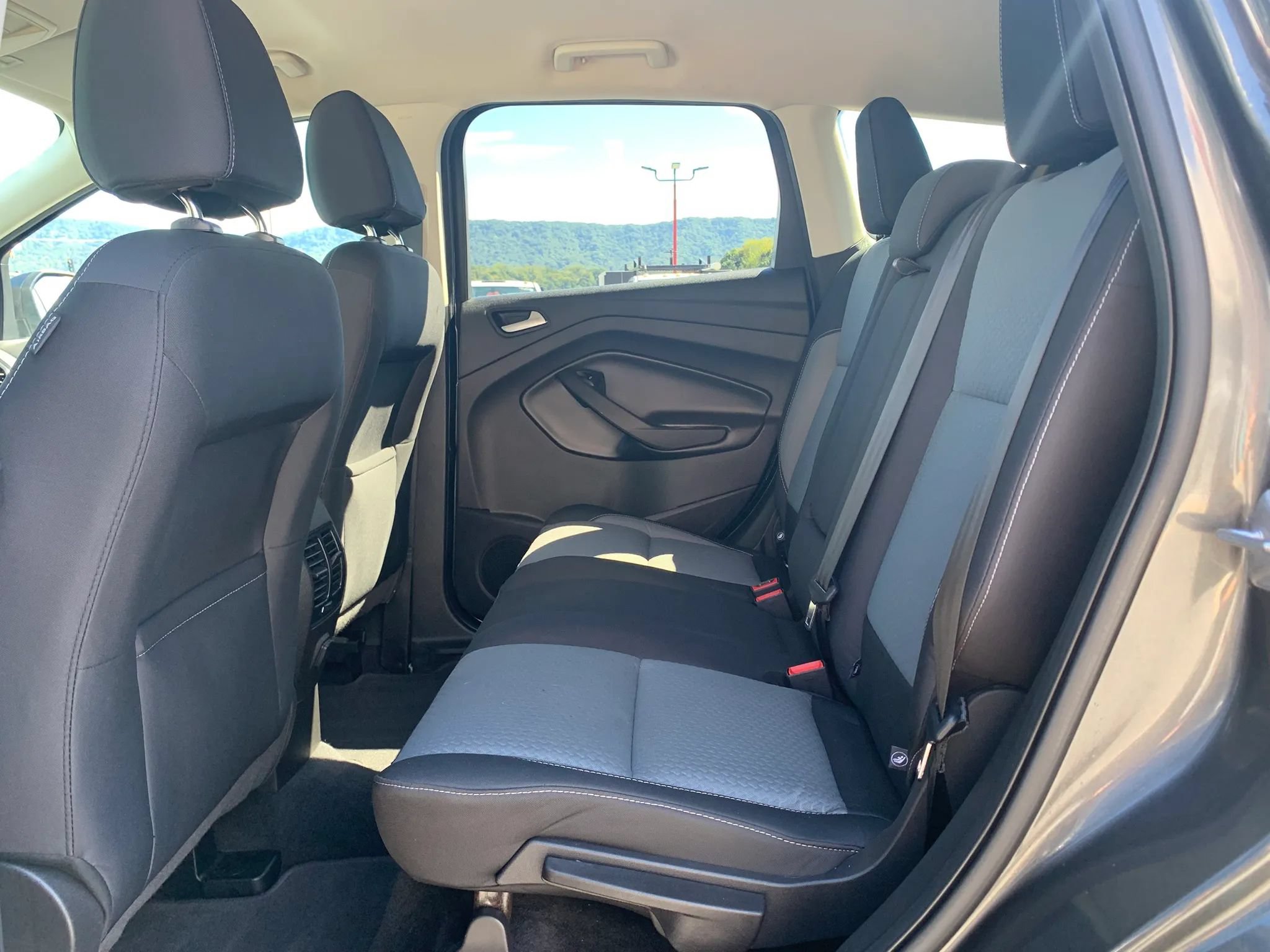 Used 2017 Ford Escape SE AWD/4WD image 26