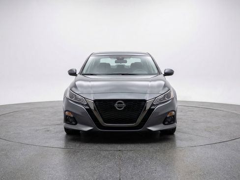 Used 2025 Nissan Altima 2.5 SV image 2