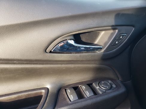 Used 2022 Chevrolet Equinox LT w/ Driver Convenience Package image 14