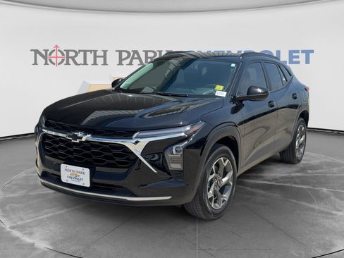Used 2024 Chevrolet Trax LT w/ Driver Confidence Package FWD image 1