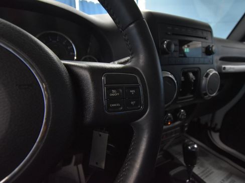 Used 2015 Jeep Wrangler Unlimited Sahara AWD/4WD image 10