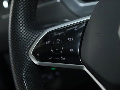 Used 2022 Volkswagen Tiguan SE R-Line image 24