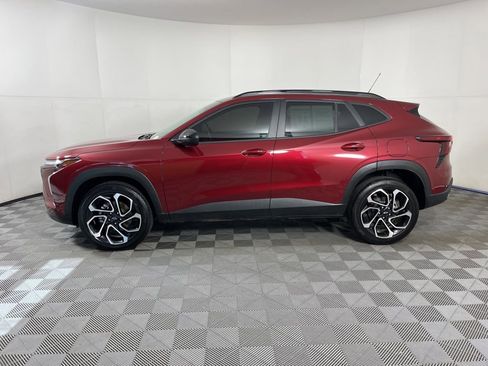 Certified 2025 Chevrolet Trax RS w/ Driver Confidence Package image 2