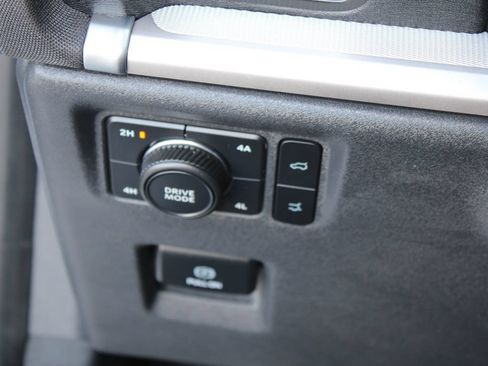 Used 2025 Ford Expedition Active AWD/4WD image 51