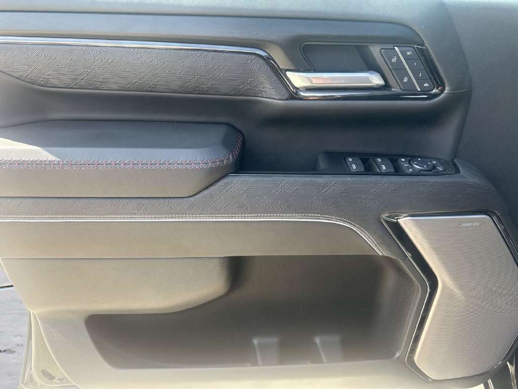 Used 2025 GMC Sierra 2500 AT4X AWD/4WD image 25