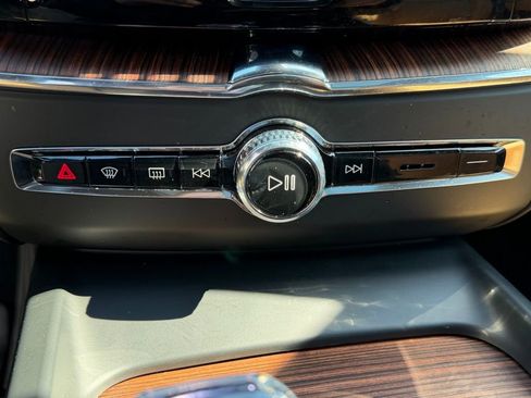 Used 2024 Volvo XC60 B5 Ultimate w/ Protection Package Premier image 24