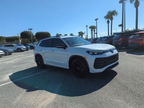 New 2026 Volkswagen Tiguan SE R-Line image 2