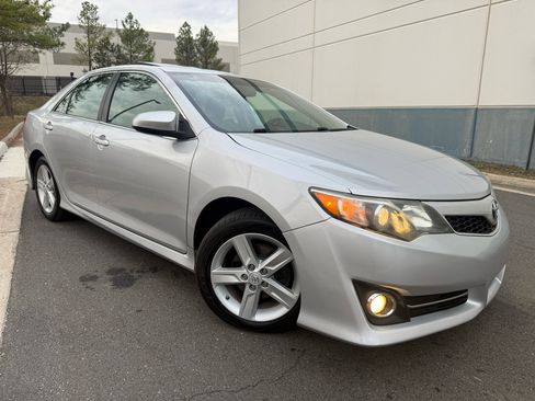 Used 2012 Toyota Camry SE image 1