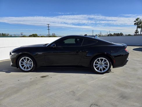 Used 2025 Ford Mustang GT Premium image 7