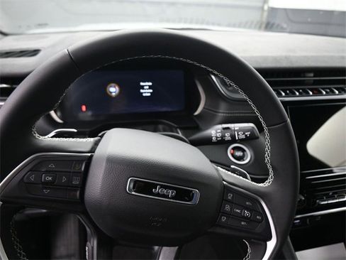 New 2025 Jeep Grand Cherokee L Laredo image 41