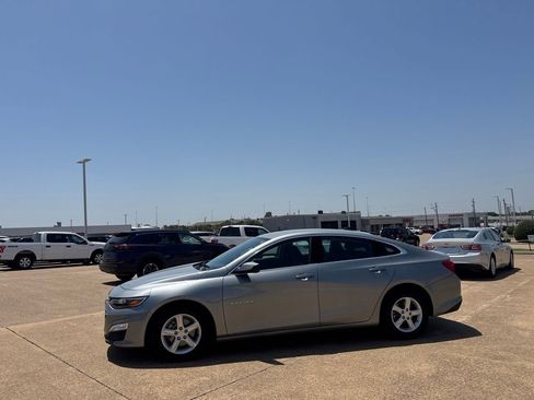 Used 2025 Chevrolet Malibu LS FWD image 11