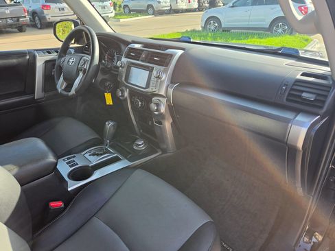 Used 2016 Toyota 4Runner SR5 Premium AWD/4WD image 33