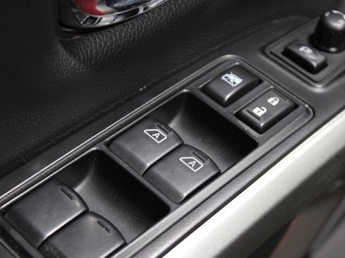Used 2018 Nissan Titan SL RWD image 4