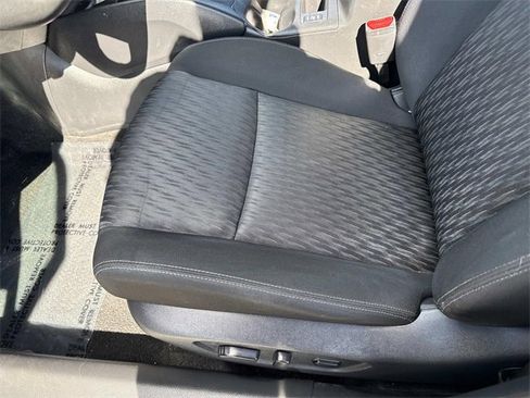 Used 2017 Nissan Rogue SV w/ SV Premium Package image 15