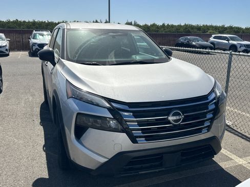 Certified 2024 Nissan Rogue S FWD image 3