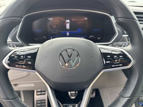 Certified 2023 Volkswagen Tiguan SE R-Line FWD image 17