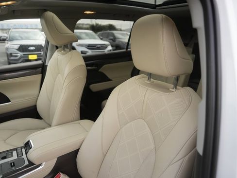 Used 2022 Toyota Highlander Platinum image 10
