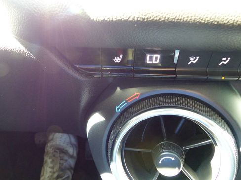 Used 2022 Chevrolet Blazer LT FWD image 35