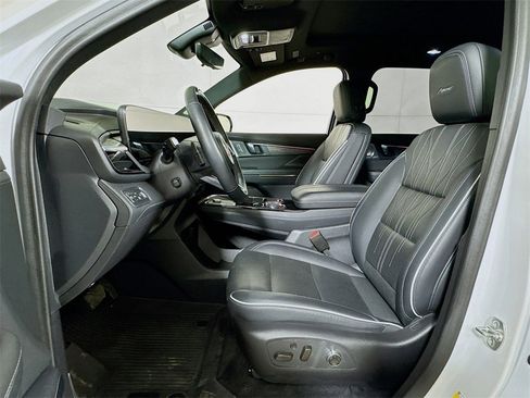 Used 2025 Buick Enclave Avenir image 20