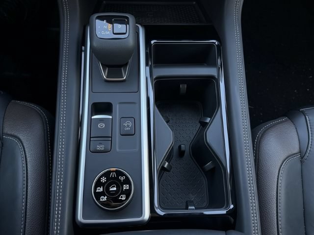 Used 2024 Nissan Pathfinder Platinum AWD/4WD image 26