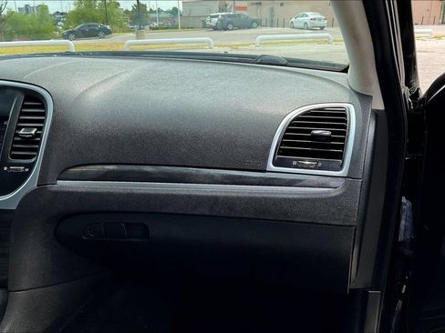 Used 2022 Chrysler 300 Touring w/ Sport Appearance Package RWD image 16