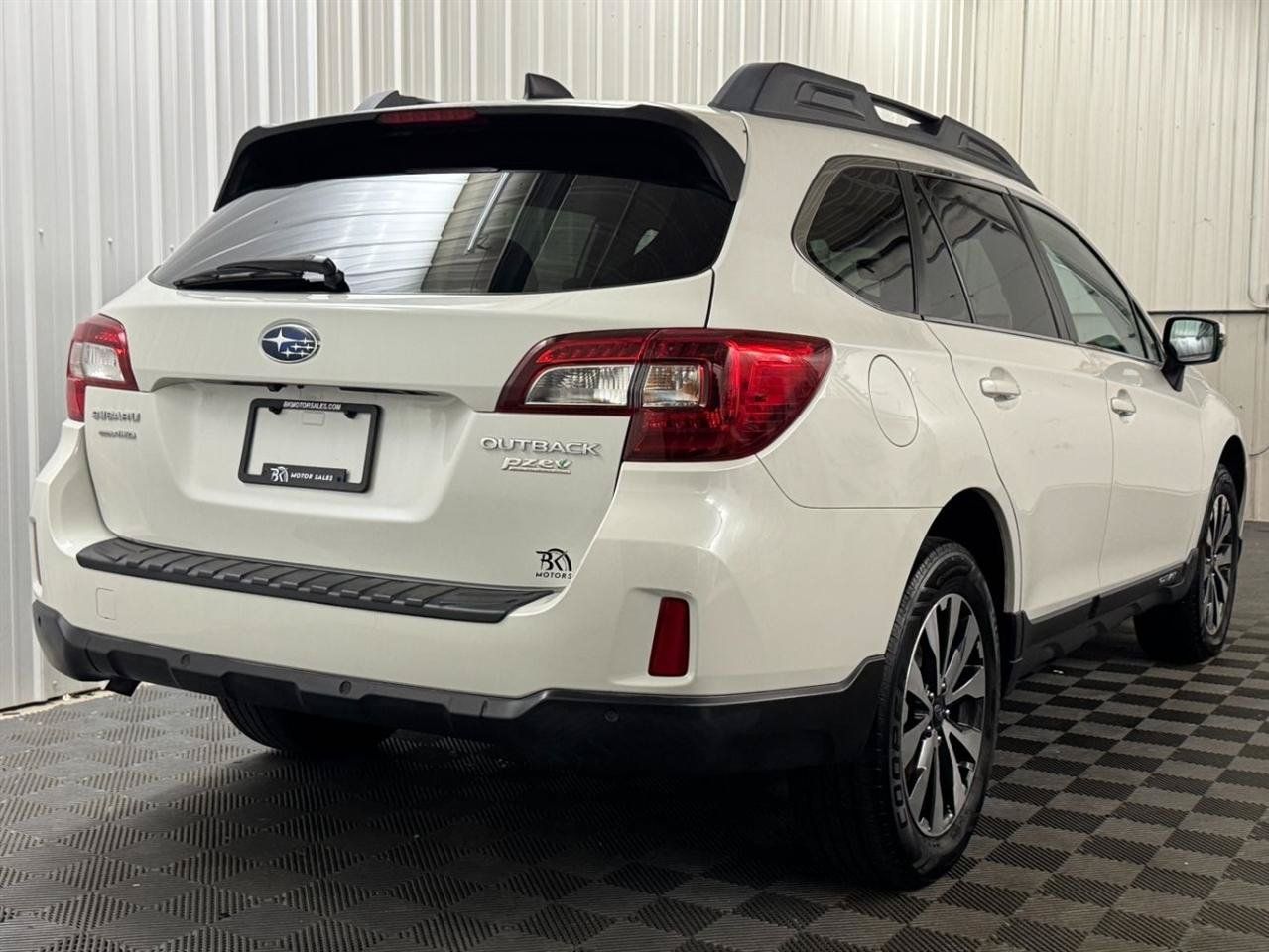 Used 2017 Subaru Outback 2.5i Limited AWD/4WD image 4