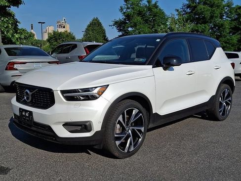 Used 2021 Volvo XC40 T5 R-Design w/ Advanced Package AWD/4WD image 3
