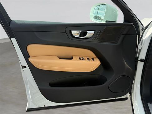 Used 2023 Volvo XC60 B5 Ultimate w/ Protection Package Premier image 12