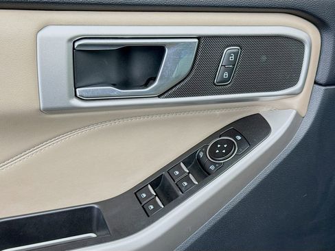 Used 2022 Ford Explorer XLT w/ Equipment Group 202A image 23