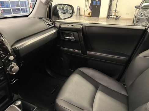 Used 2024 Toyota 4Runner TRD Off-Road Premium image 27