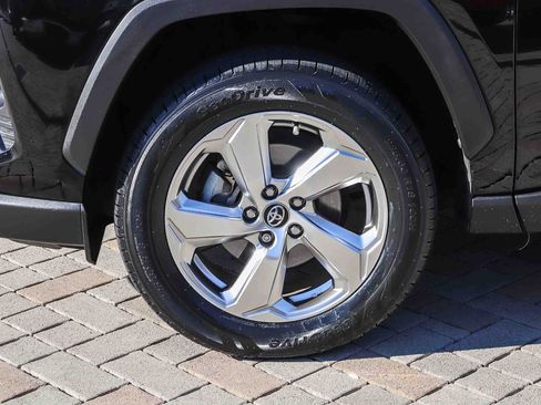 Used 2020 Toyota RAV4 Limited image 12