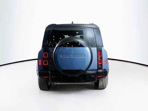 Used 2025 Land Rover Defender 110 X-Dynamic SE image 6